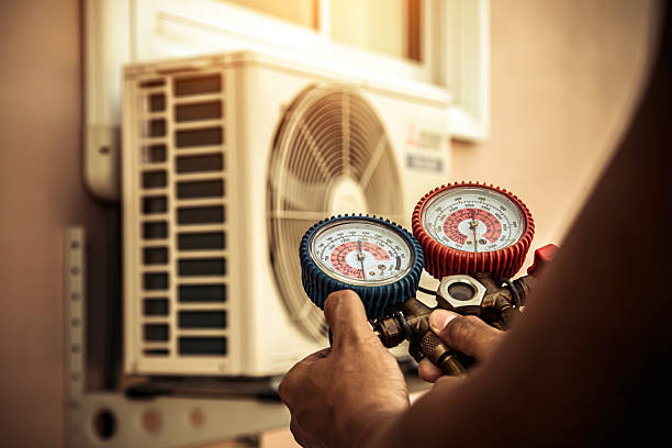 Professional Emergency Hvac technician working in Alpharetta, GA